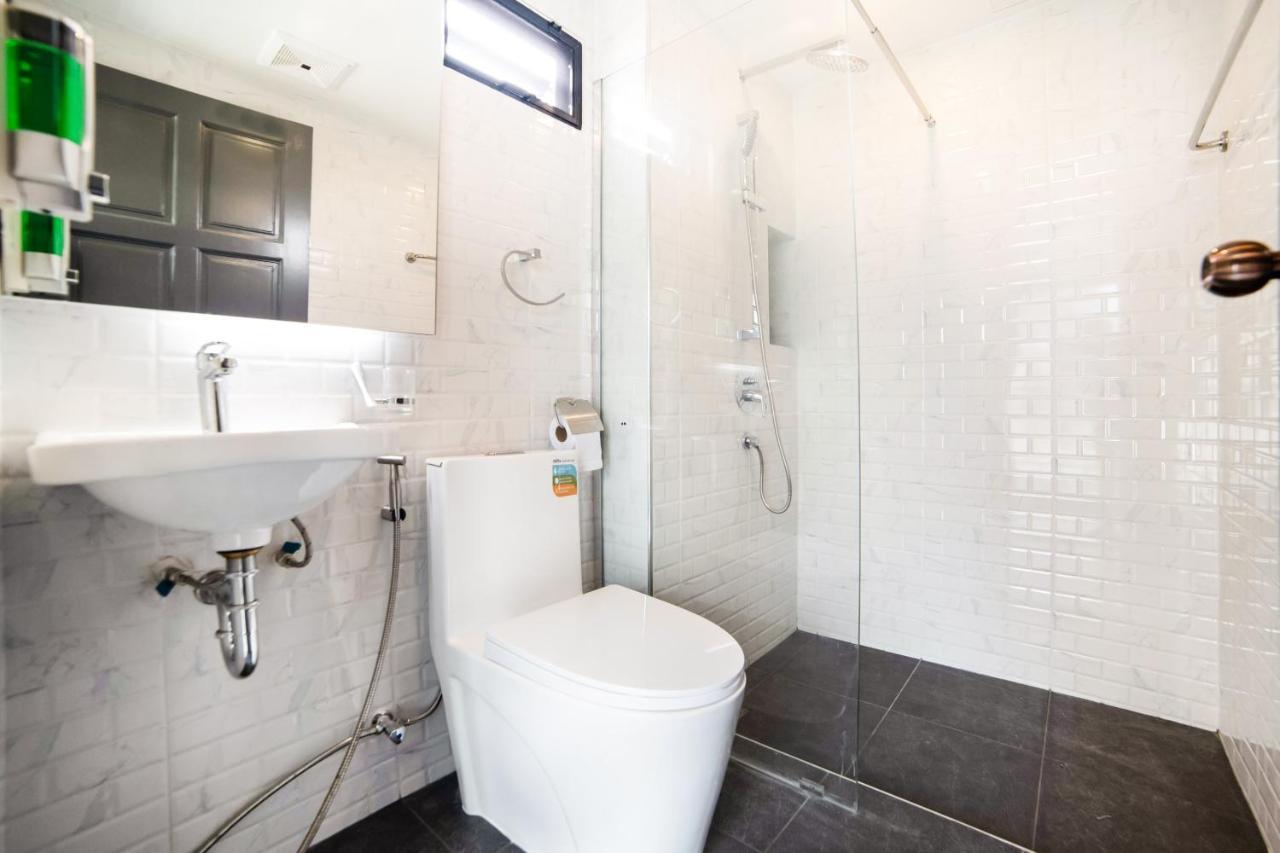 Roomquest Sukhumvit36 Bts Thonglor Bangkok Exterior photo